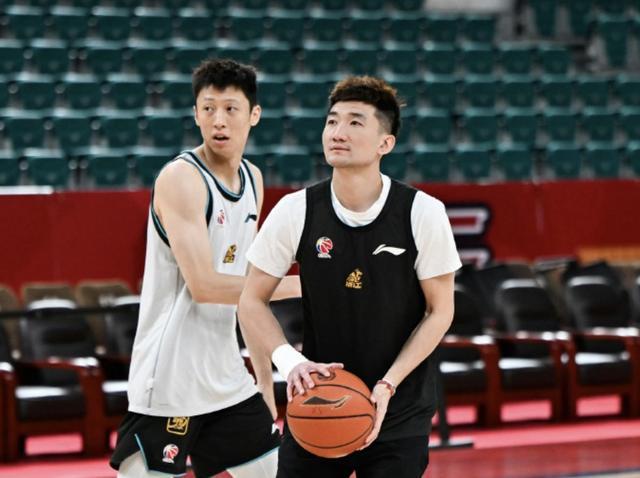 开云体育赛事团队-背水一战迎来复出？孙铭徽现身浙江广厦G2赛前踩场训练